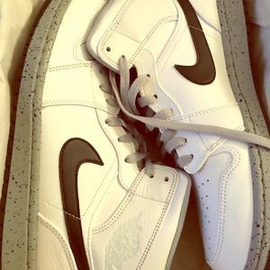 *NEW, NEVER WORN* Nike Air Jordan 1 size 11